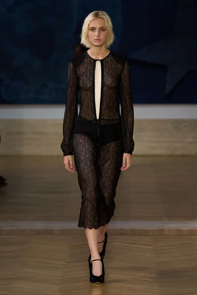 Look 25